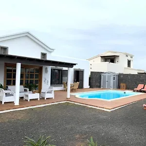https://villa-denise.in-canary-islands.com